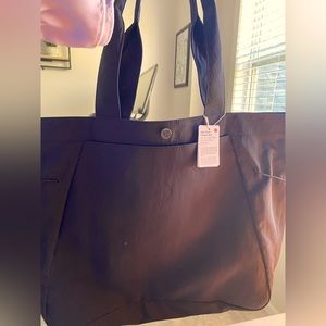 Lululemon Side-Cinch Shopper Bag in black